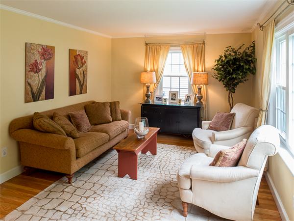 19 Canterbury Road Marblehead, MA 01945 - Photo 4 of 19 Gallery Image 4