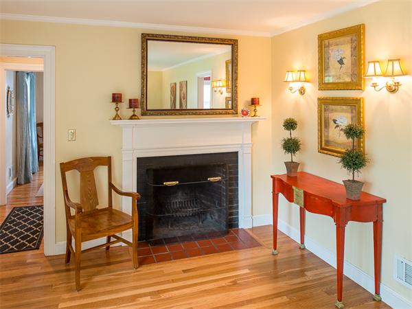 19 Canterbury Road Marblehead, MA 01945 - Photo 5 of 19 Gallery Image 5