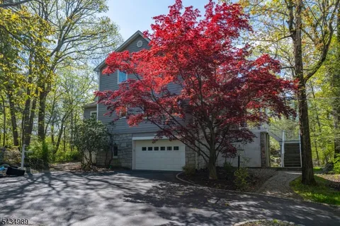 $945,000 | 43 Brush Hill Road, Kinnelon, NJ 07405