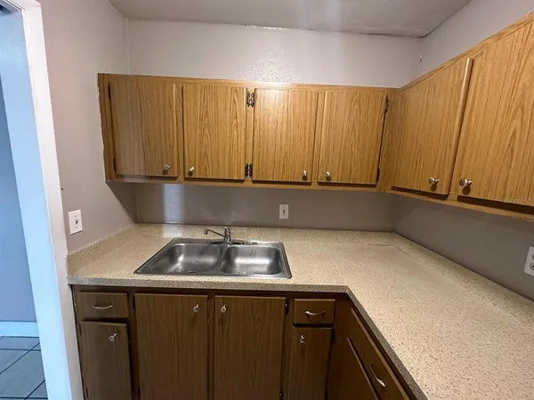 $950 | 1830 Maravilla Avenue, Unit 206, Fort Myers, FL 33901