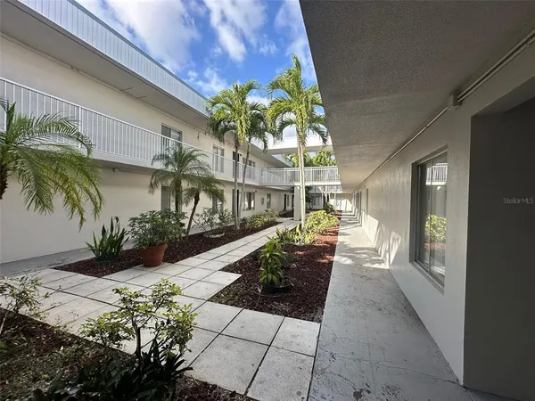 $950 | 1830 Maravilla Avenue, Unit 206, Fort Myers, FL 33901