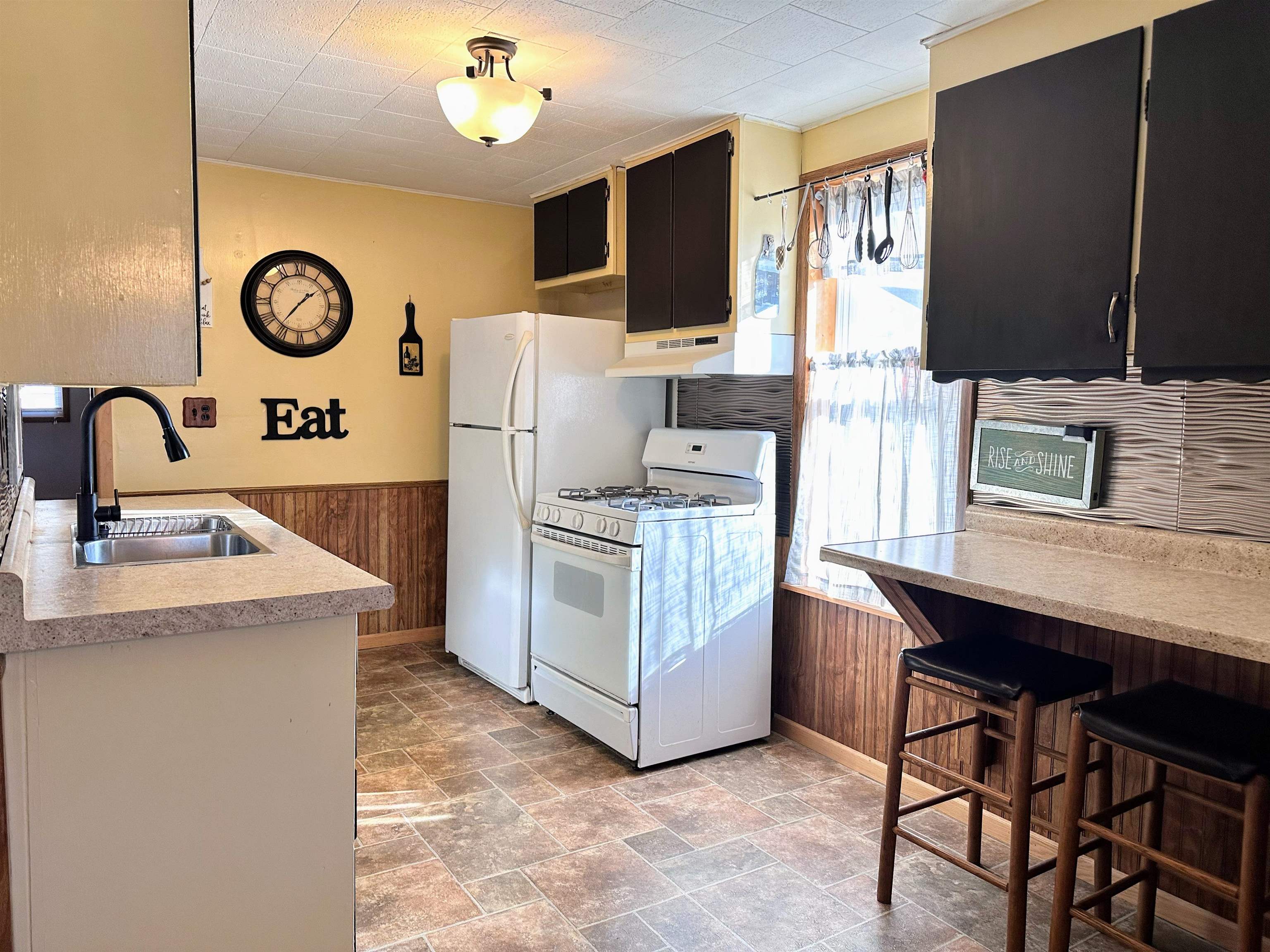 412 North Wacouta Avenue Prairie du Chien, WI 53821 - Photo 8 of 25