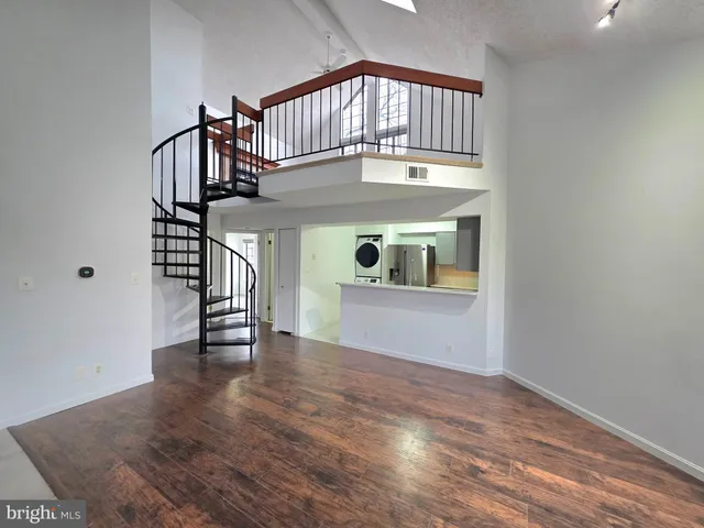 $2,500 | 6017 F Curtier Drive, Unit F, Alexandria, VA 22310