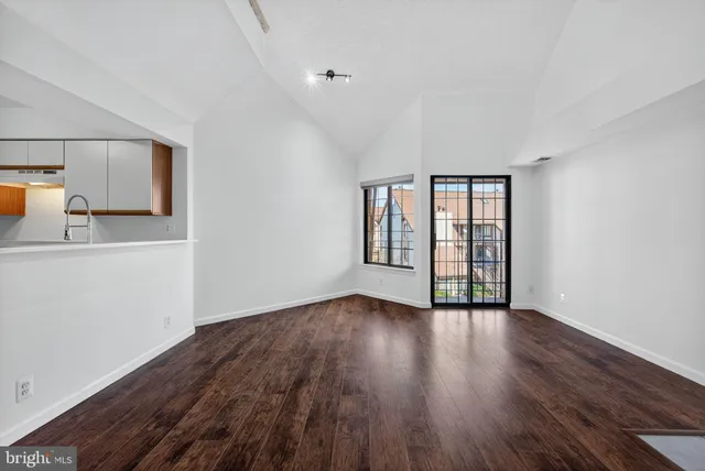 $2,500 | 6017 F Curtier Drive, Unit F, Alexandria, VA 22310