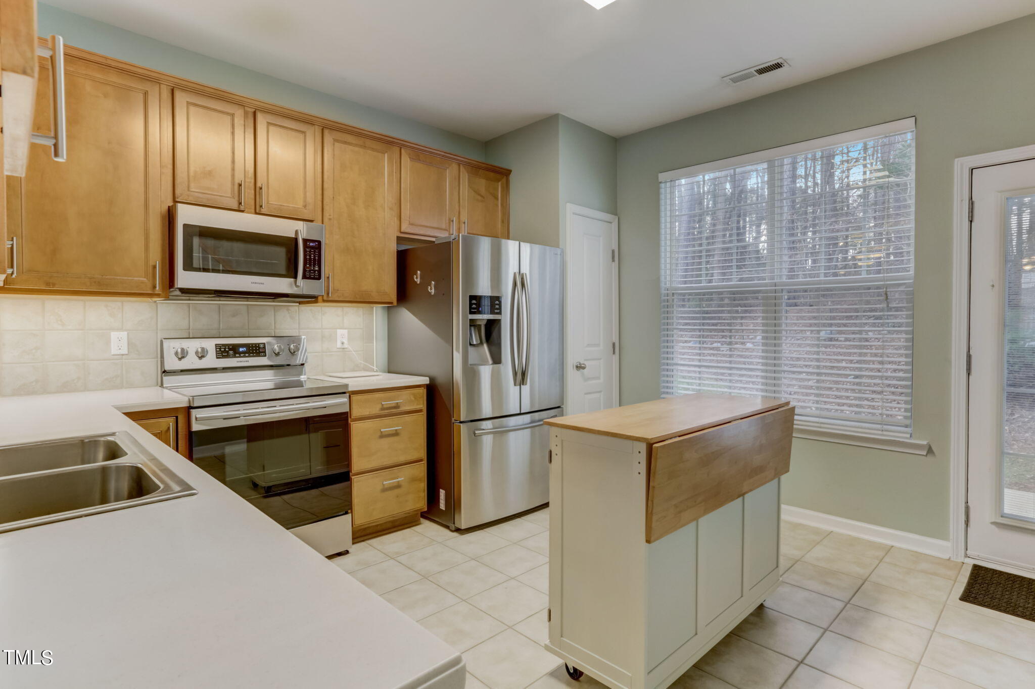 4401 Sugarbend Way Raleigh, NC 27606 - Photo 10 of 20 10-web-or-mls-Sugarbend Way-010