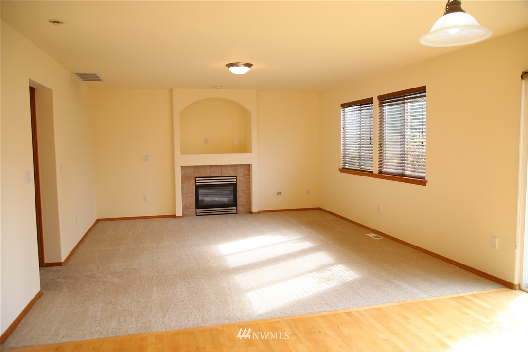 3602 186th Place Southeast Bothell, WA 98012 - Photo 4 of 12 Gallery Image 4