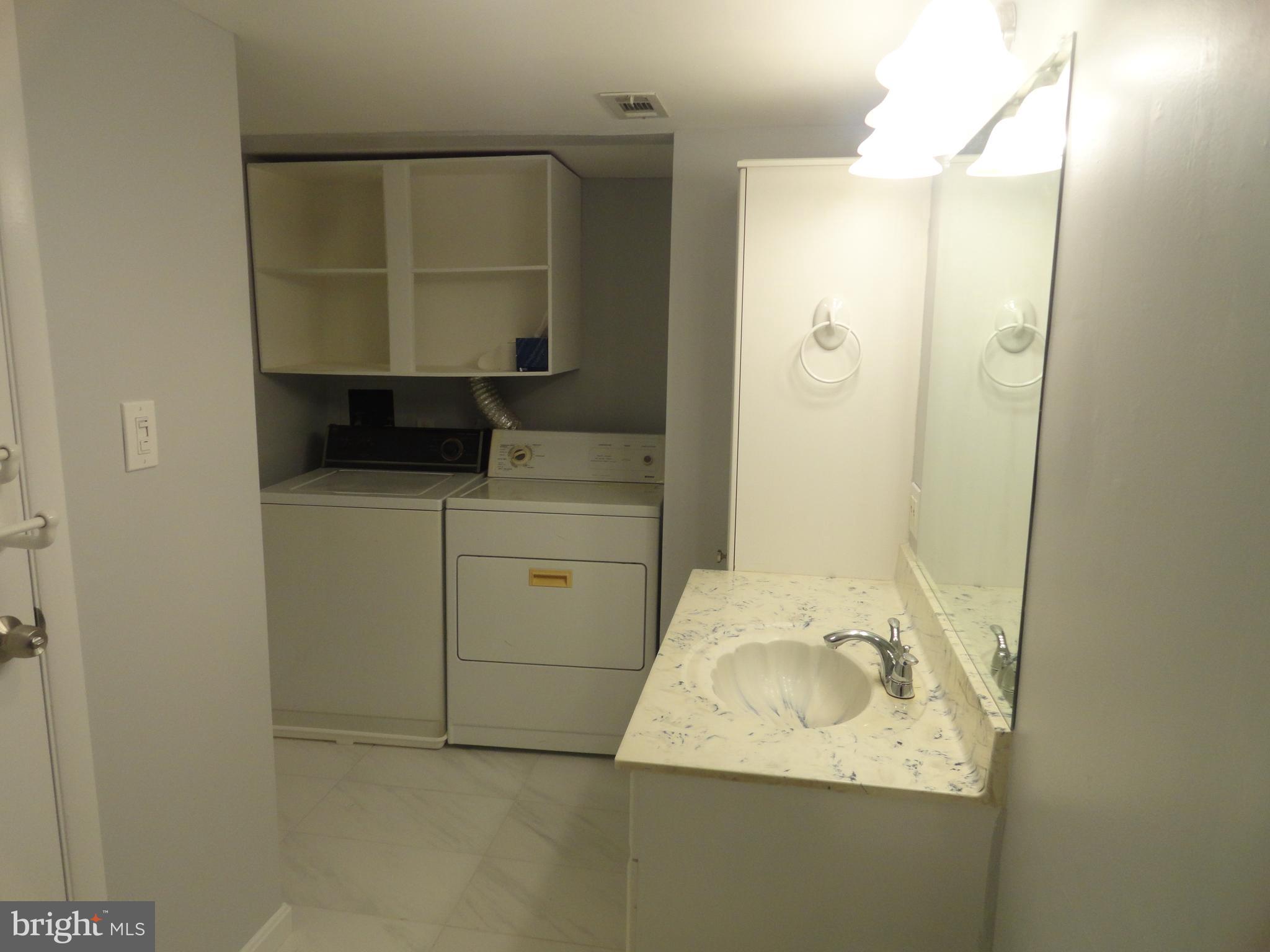 5804 Royal Ridge Drive, Unit K Springfield, VA 22152 - Photo 22 of 33 Washer and dryer full size