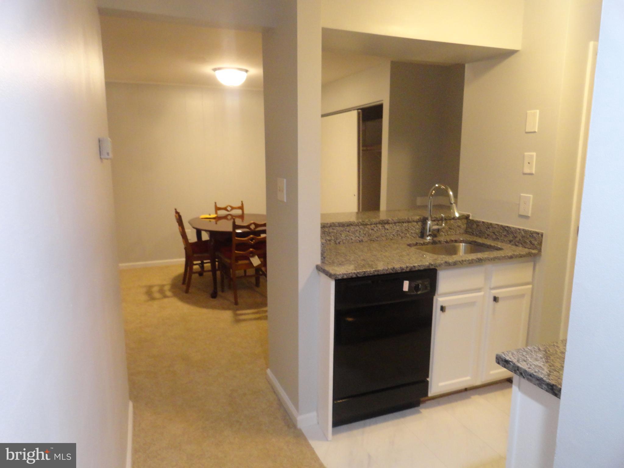 5804 Royal Ridge Drive, Unit K Springfield, VA 22152 - Photo 10 of 33 Kitchen /dining room