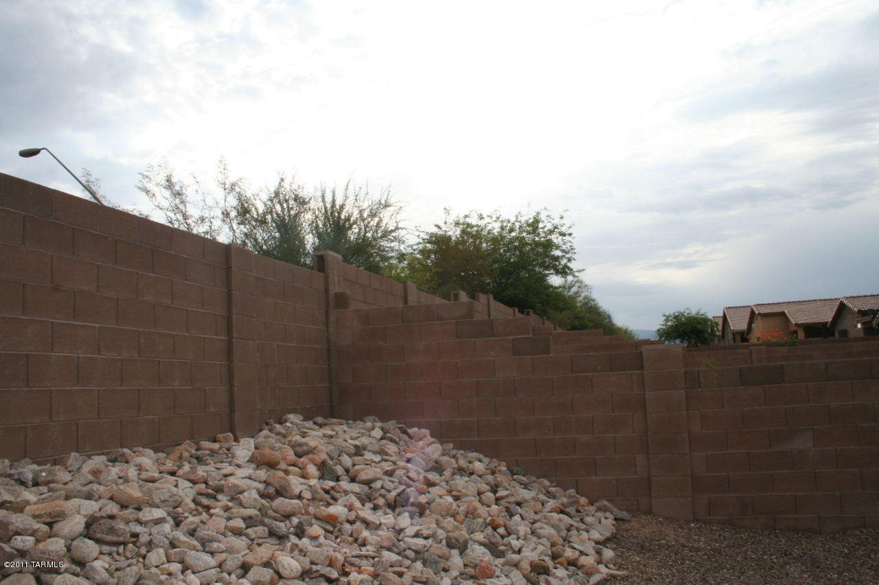 8383 East Sarnoff Ridge Loop Tucson, AZ 85710 - Photo 16 of 17