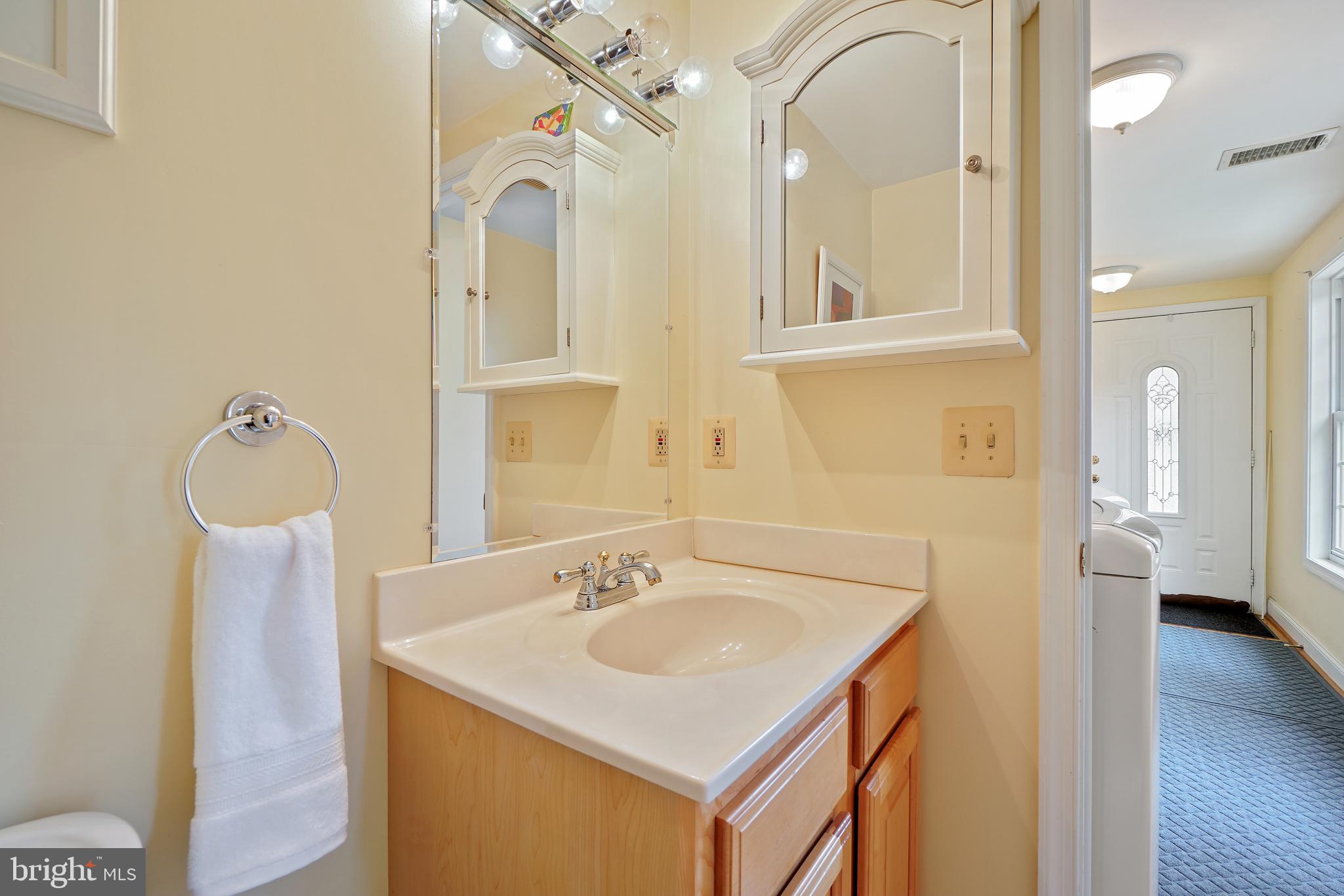 701 Ritchie Avenue Silver Spring, MD 20910 - Photo 16 of 43 Powder Room