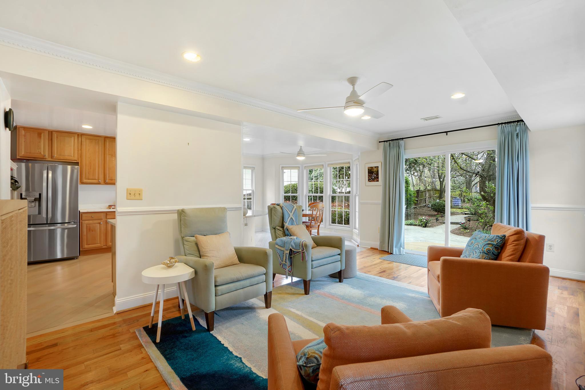 701 Ritchie Avenue Silver Spring, MD 20910 - Photo 6 of 43 Bright Family Room