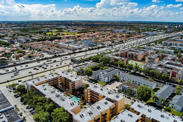 $189,900 | 1950 West 54th Street, Unit 313, Hialeah, FL 33012