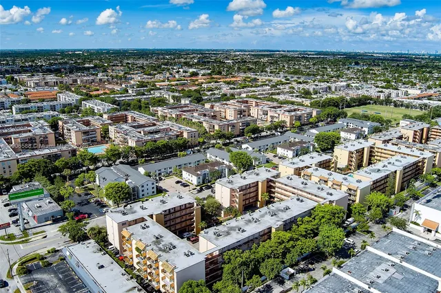 $189,900 | 1950 West 54th Street, Unit 313, Hialeah, FL 33012