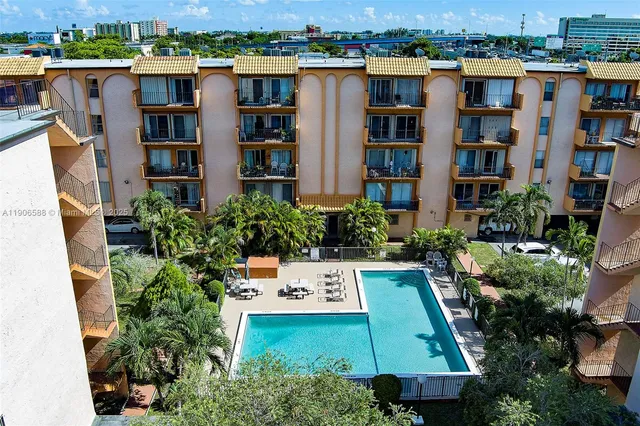 $189,900 | 1950 West 54th Street, Unit 313, Hialeah, FL 33012