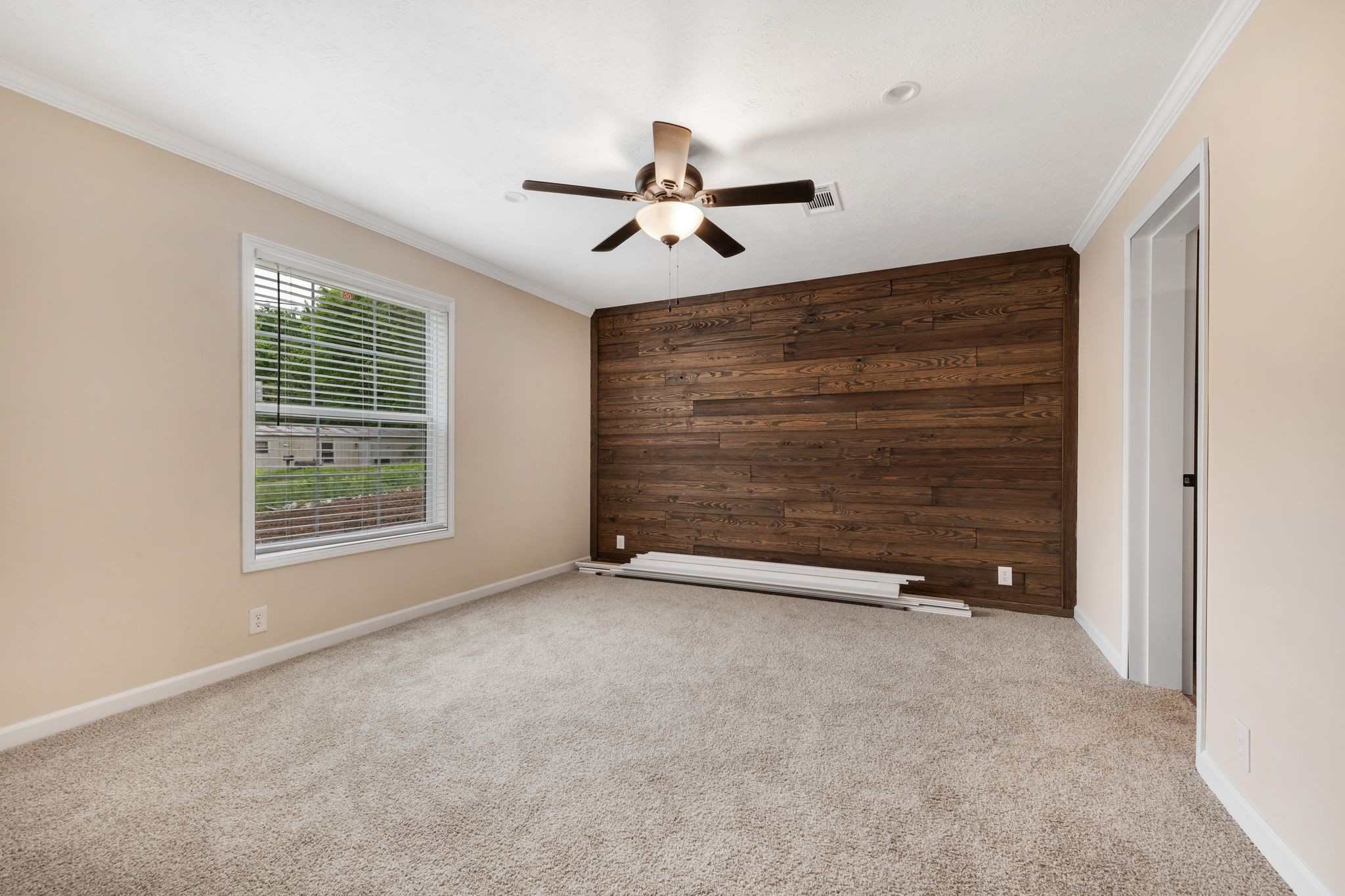 270 East Little Richland Road Waverly, TN 37185 - Photo 20 of 35 a view of an empty room with a window