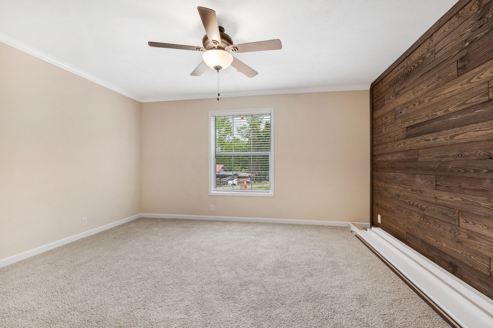 270 East Little Richland Road Waverly, TN 37185 - Photo 22 of 35 an empty room with windows