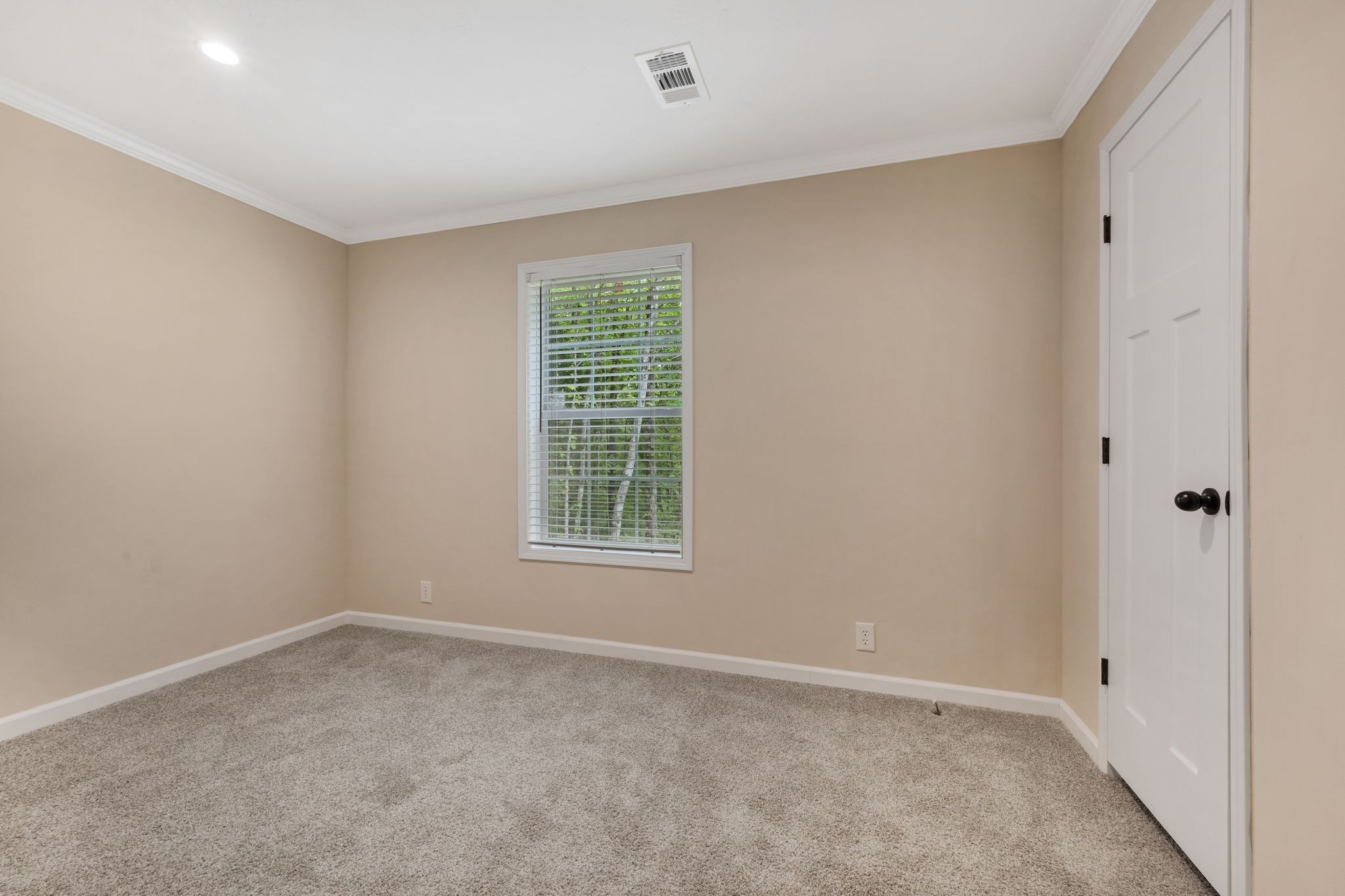 270 East Little Richland Road Waverly, TN 37185 - Photo 29 of 35 an empty room with a window
