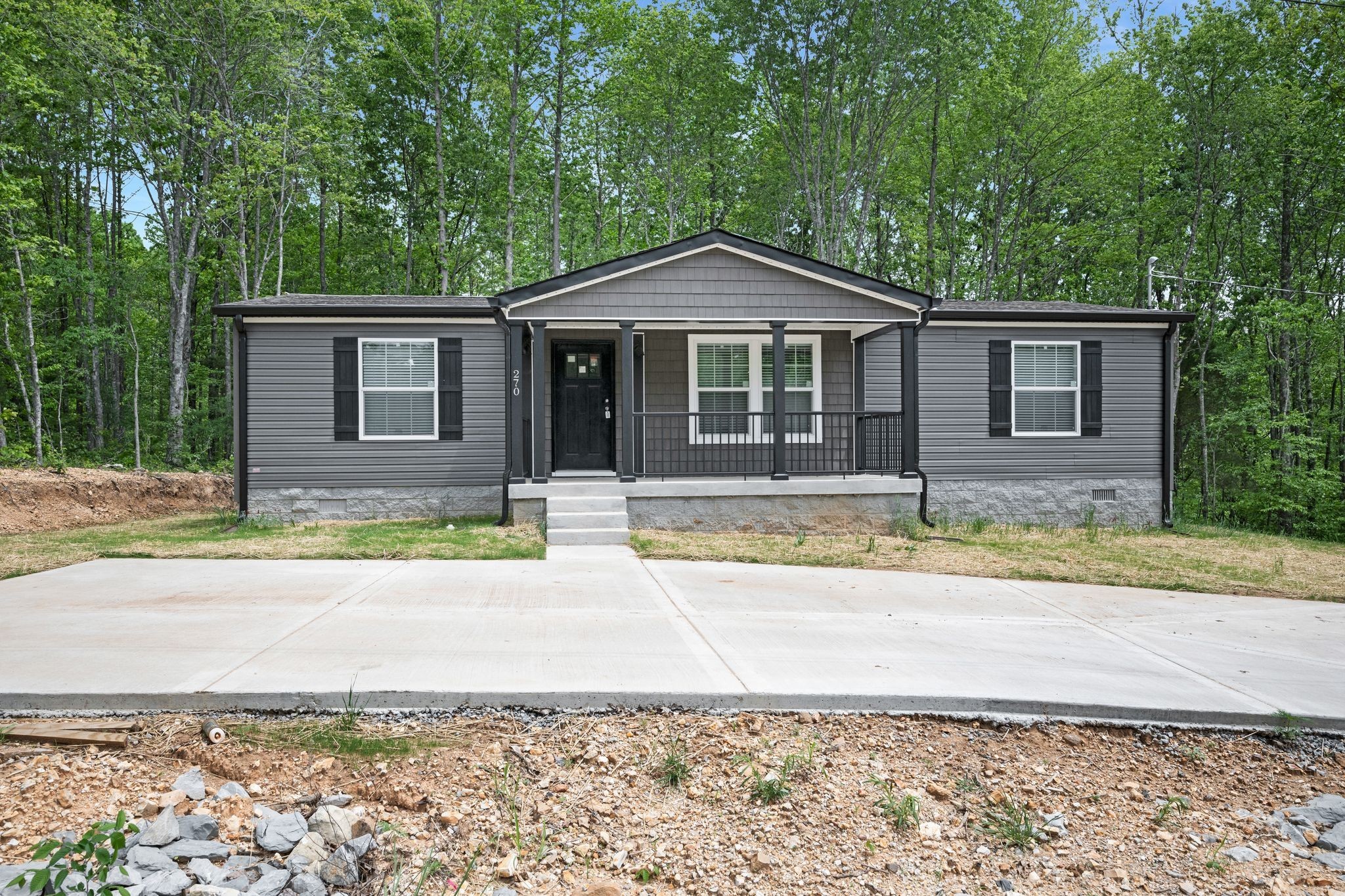 270 East Little Richland Road Waverly, TN 37185 - Photo 4 of 35 a front view of a house with a yard