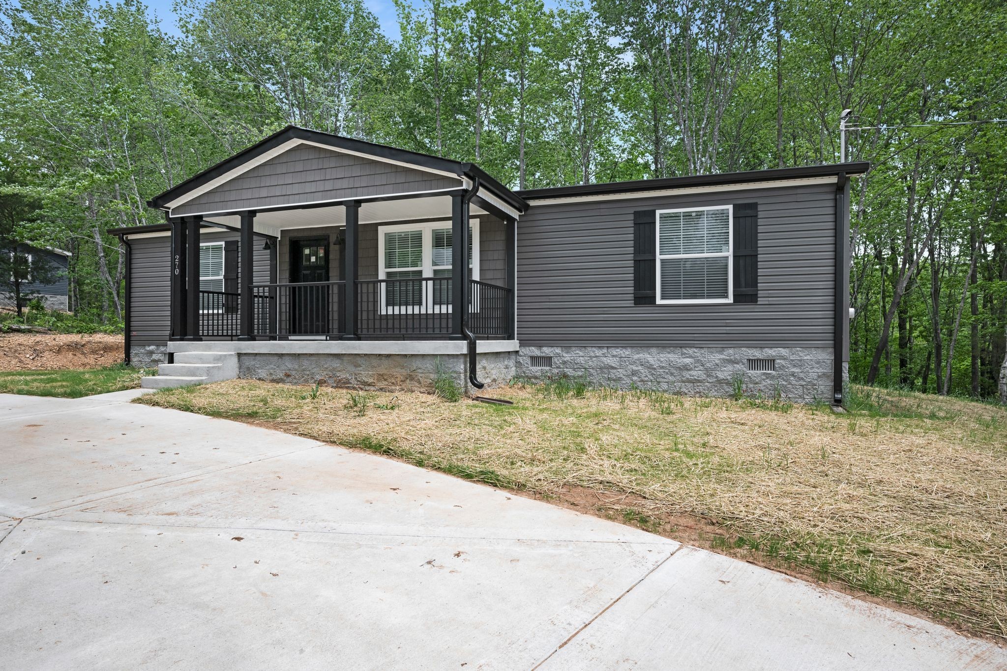 270 East Little Richland Road Waverly, TN 37185 - Photo 6 of 35 a front view of a house with garden