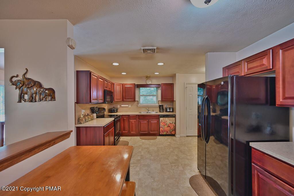 452 Northampton Road Tobyhanna, PA 18466 - Photo 18 of 40 Photo 24