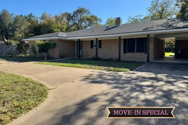 $1,760 | 1225 Lake Terrace Drive, Elgin, TX 78621