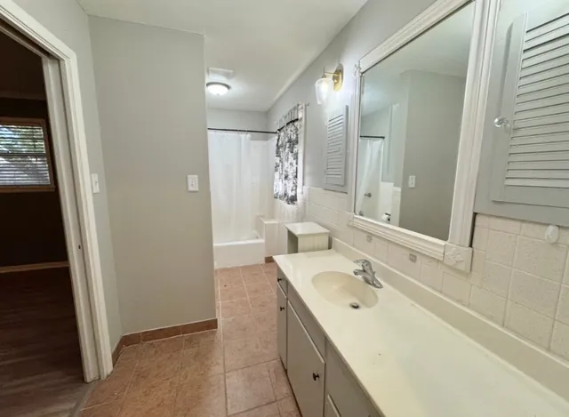 $1,760 | 1225 Lake Terrace Drive, Elgin, TX 78621