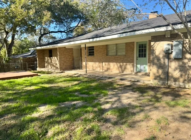 $1,760 | 1225 Lake Terrace Drive, Elgin, TX 78621