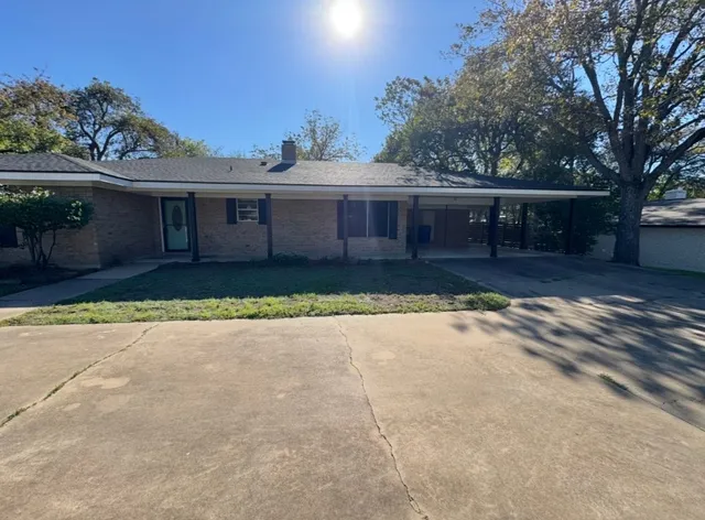 $1,760 | 1225 Lake Terrace Drive, Elgin, TX 78621