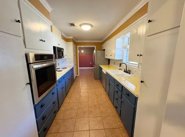 $1,760 | 1225 Lake Terrace Drive, Elgin, TX 78621