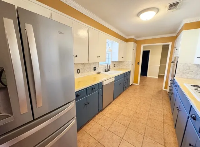 $1,760 | 1225 Lake Terrace Drive, Elgin, TX 78621