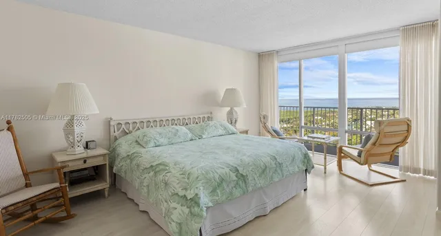 $7,800 | 881 Ocean Drive, Unit 24C, Key Biscayne, FL 33149