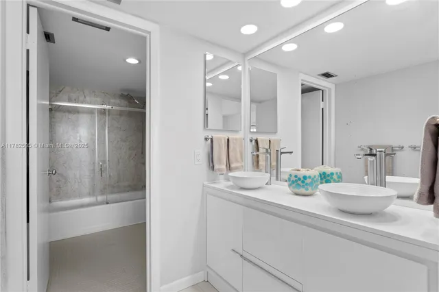 $7,800 | 881 Ocean Drive, Unit 24C, Key Biscayne, FL 33149