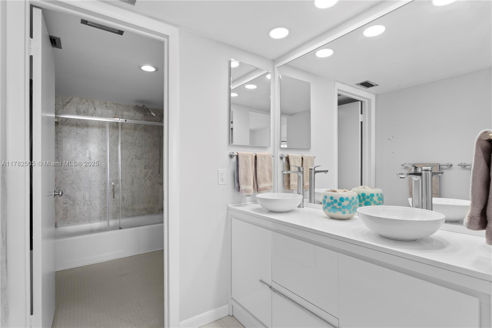 881 Ocean Drive, Unit 24C Key Biscayne, FL 33149 - Photo 15 of 22