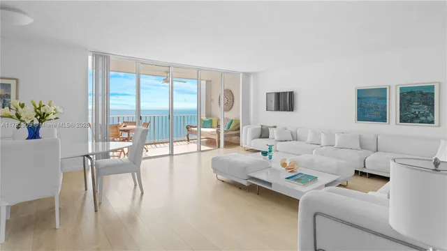 $7,800 | 881 Ocean Drive, Unit 24C, Key Biscayne, FL 33149