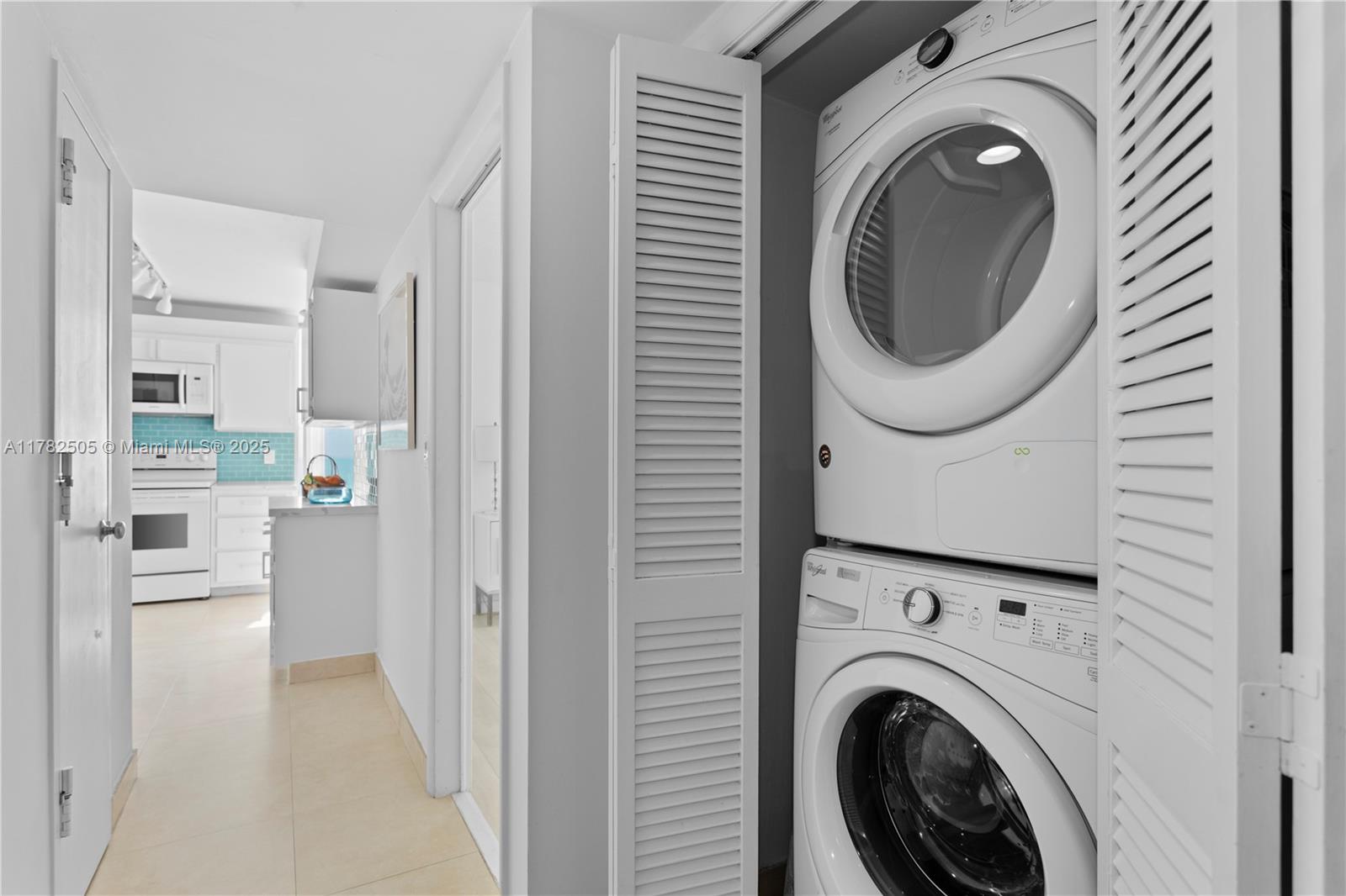 881 Ocean Drive, Unit 24C Key Biscayne, FL 33149 - Photo 8 of 22