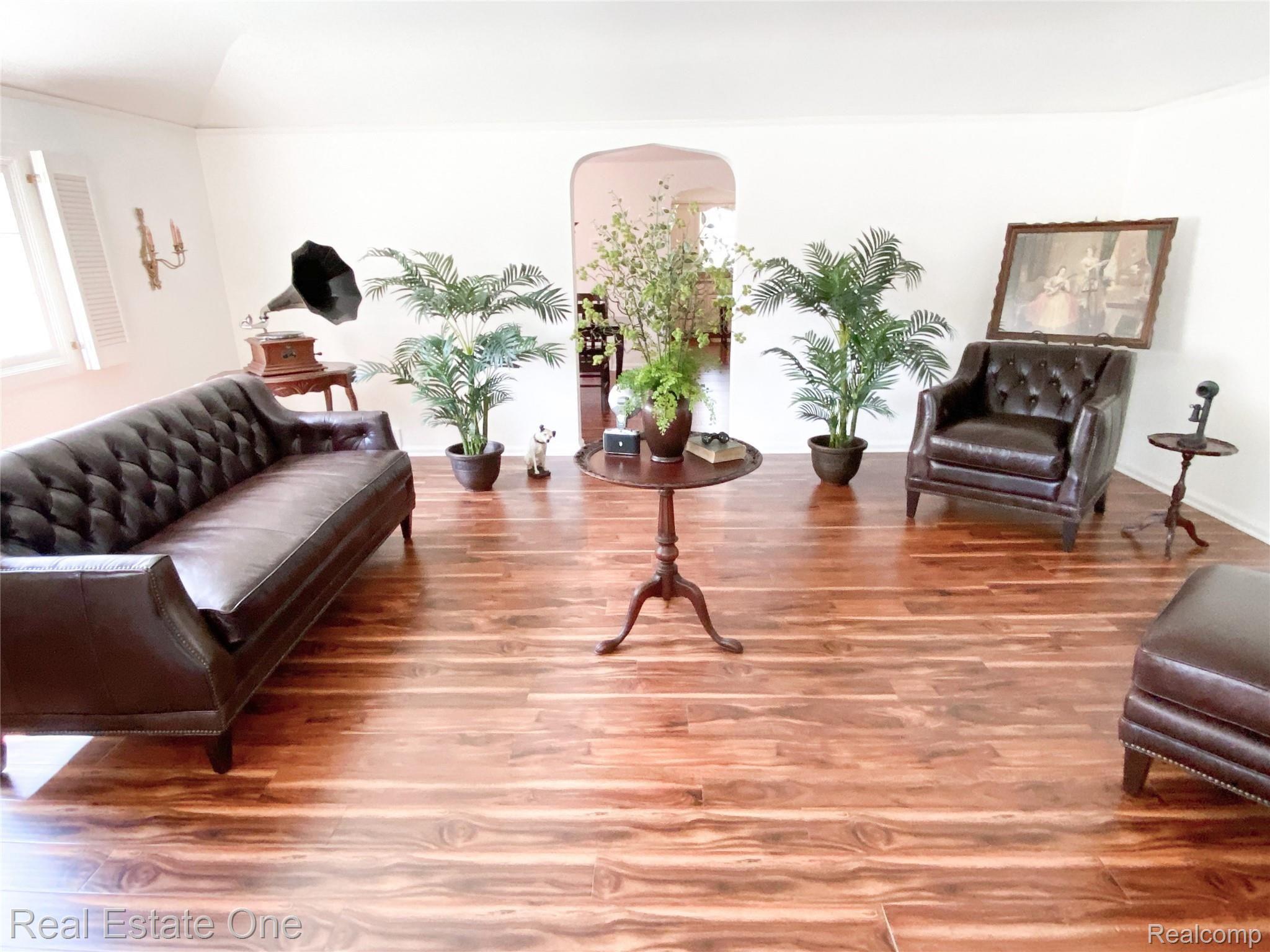129 North Holcomb Road Clarkston, MI 48346 - Photo 17 of 33 16.jpg