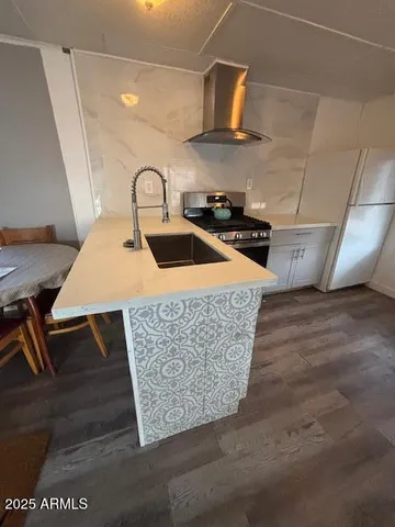 a room with wooden floor