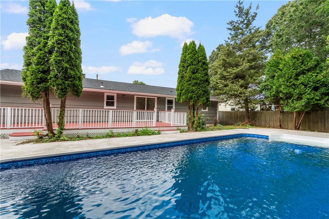 237 Shamrock Drive Warwick, RI 02886 - Photo 2 of 32