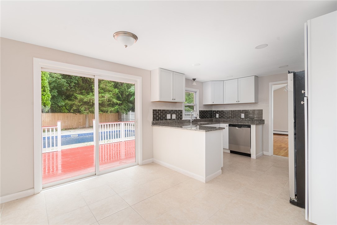 237 Shamrock Drive Warwick, RI 02886 - Photo 4 of 32