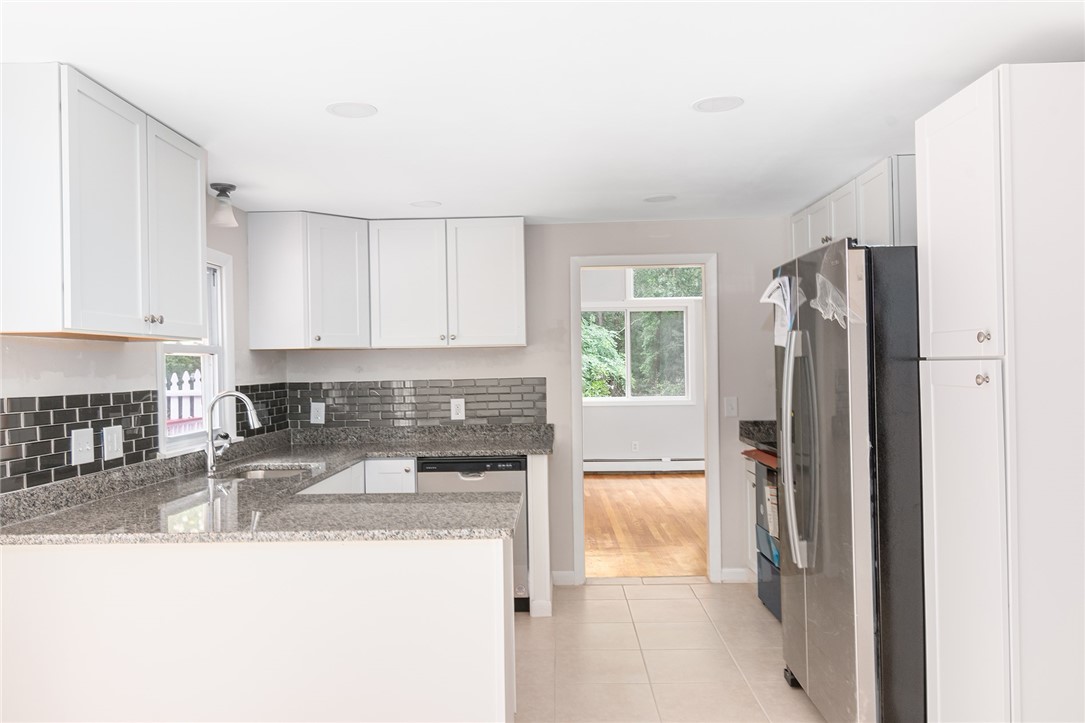 237 Shamrock Drive Warwick, RI 02886 - Photo 8 of 32