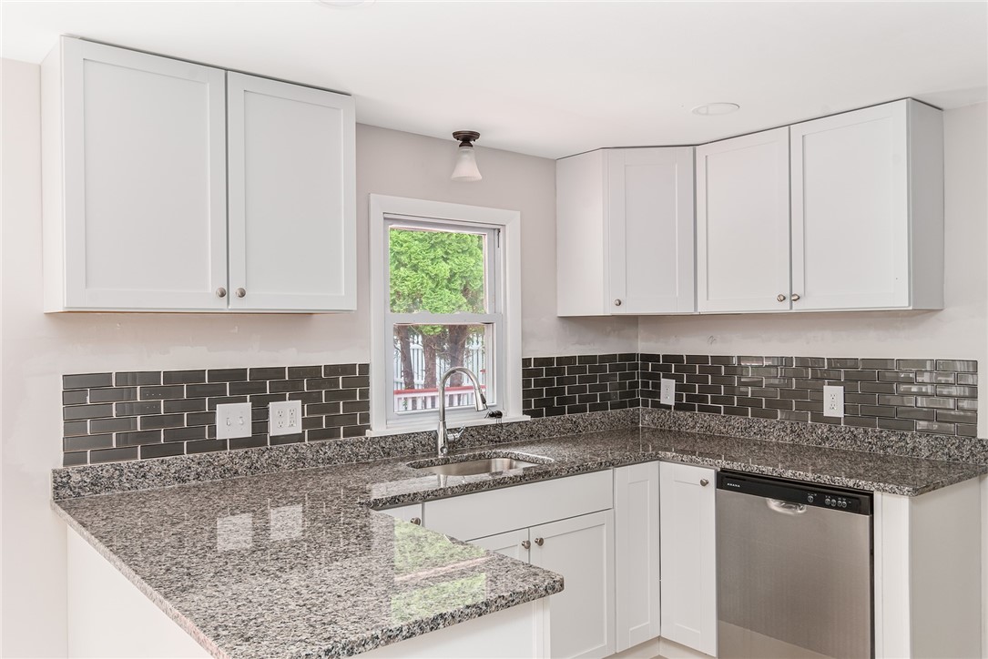 237 Shamrock Drive Warwick, RI 02886 - Photo 9 of 32