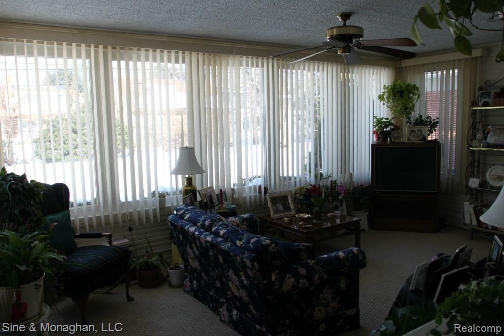 806 North Renaud Road Grosse Pointe, MI 48236 - Photo 8 of 27 IMG_3155.jpg