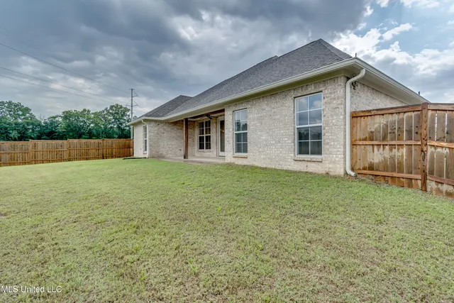 $355,000 | 502 Black Cherry Cove, Canton, MS 39046