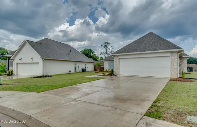 $355,000 | 502 Black Cherry Cove, Canton, MS 39046
