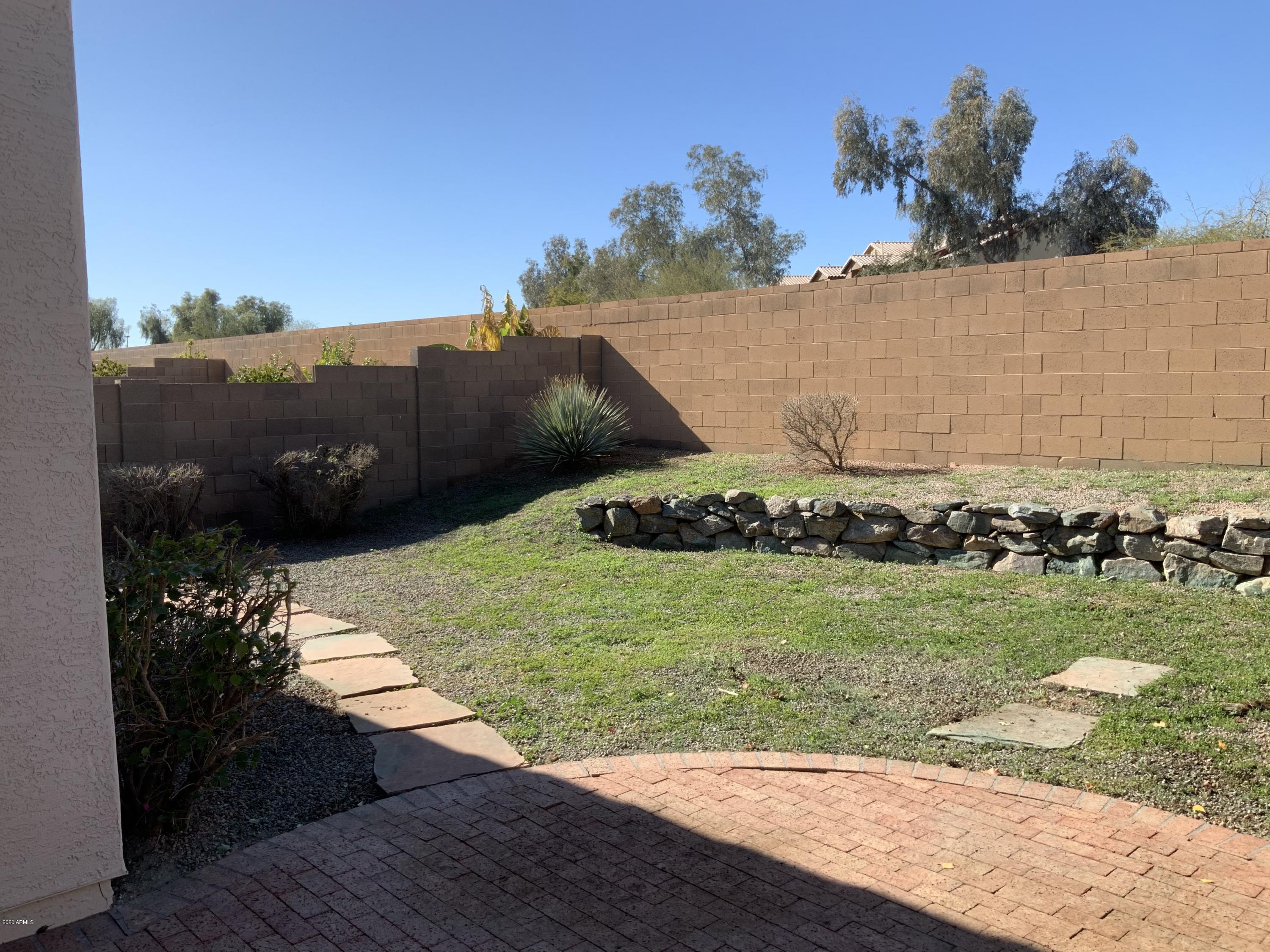 7268 South Roberts Road Tempe, AZ 85283 - Photo 7 of 9 a view of a garden with a bench