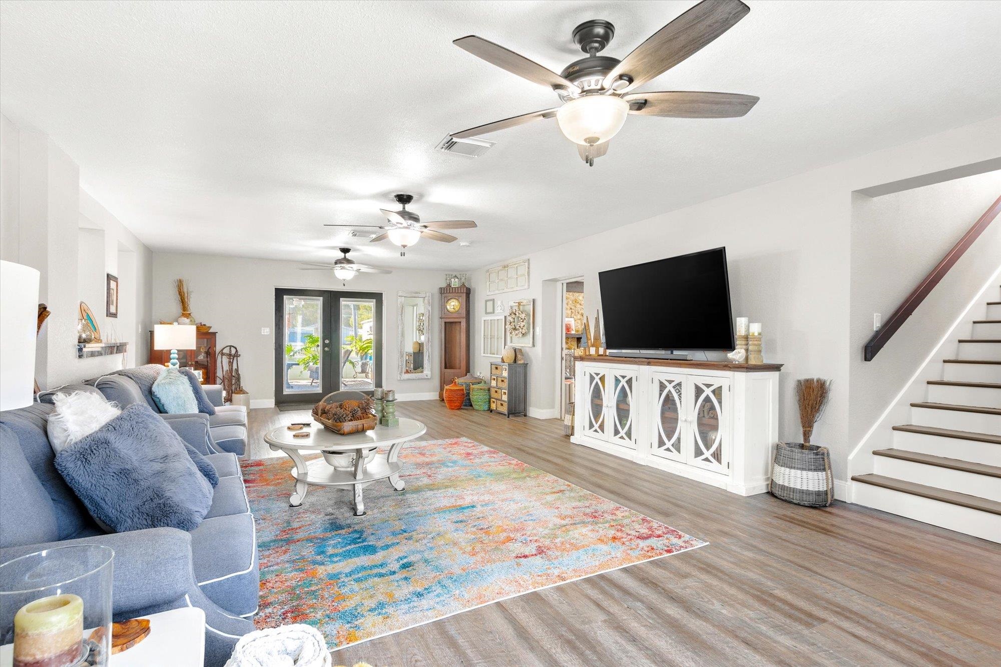 107 Betty Road Crescent City, FL 32112 - Photo 17 of 65 a living room with furniture and a flat screen tv