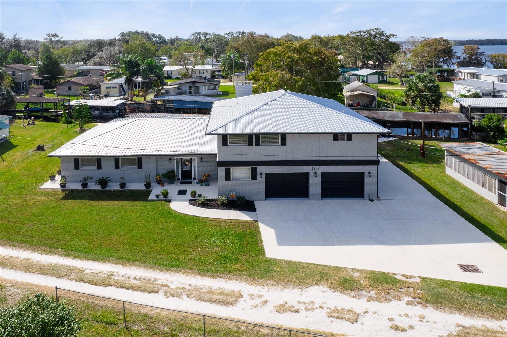 107 Betty Road Crescent City, FL 32112 - Photo 44 of 65 a view of a house with swimming pool and sitting area