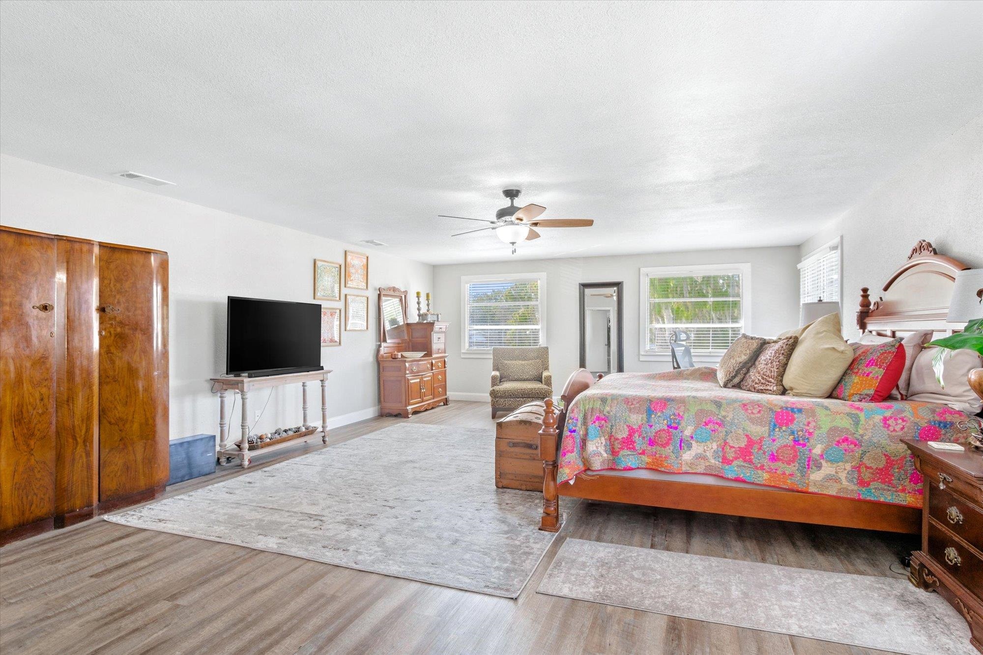 107 Betty Road Crescent City, FL 32112 - Photo 61 of 65 a bedroom with a bed and flat screen tv