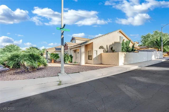$530,000 | 2042 Angel Falls Drive, Henderson, NV 89074