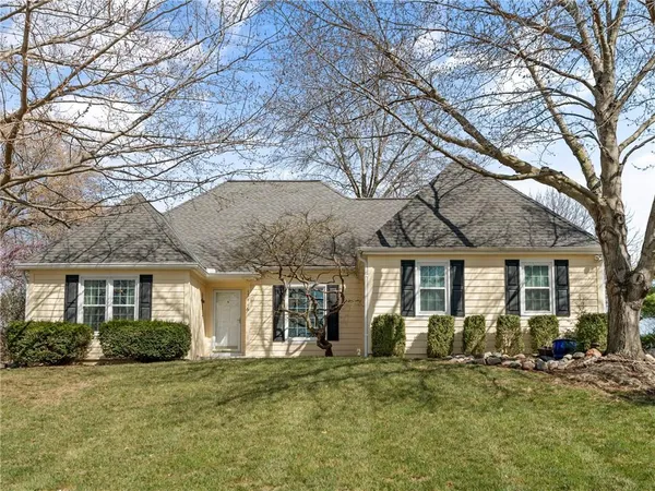 $299,900 | 13416 West 70th Terrace, Shawnee, KS 66216